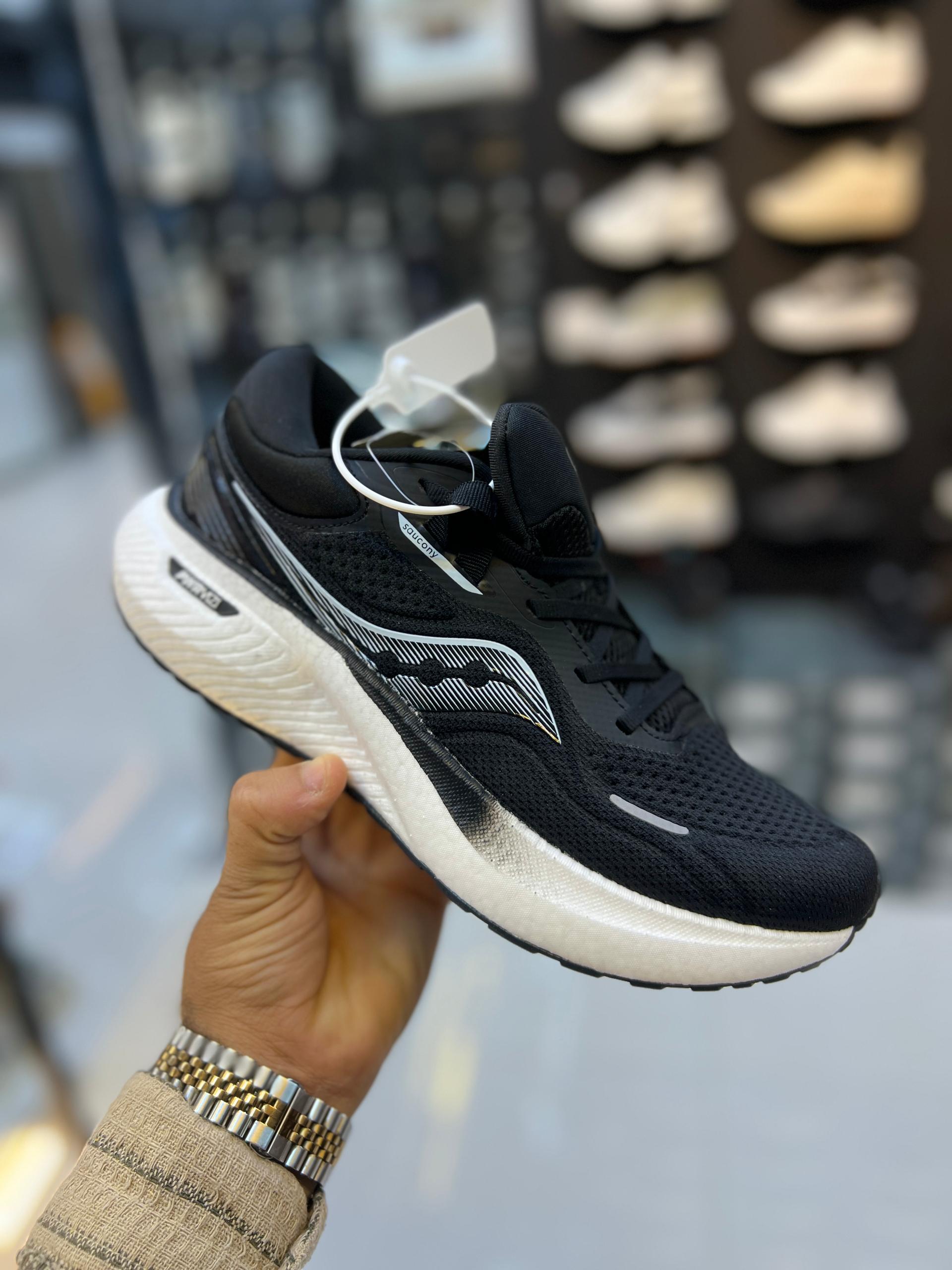 کفش مردانه برند ساکنی بسیار سبک و مخصوص پیاده روی لژ اسفنجی