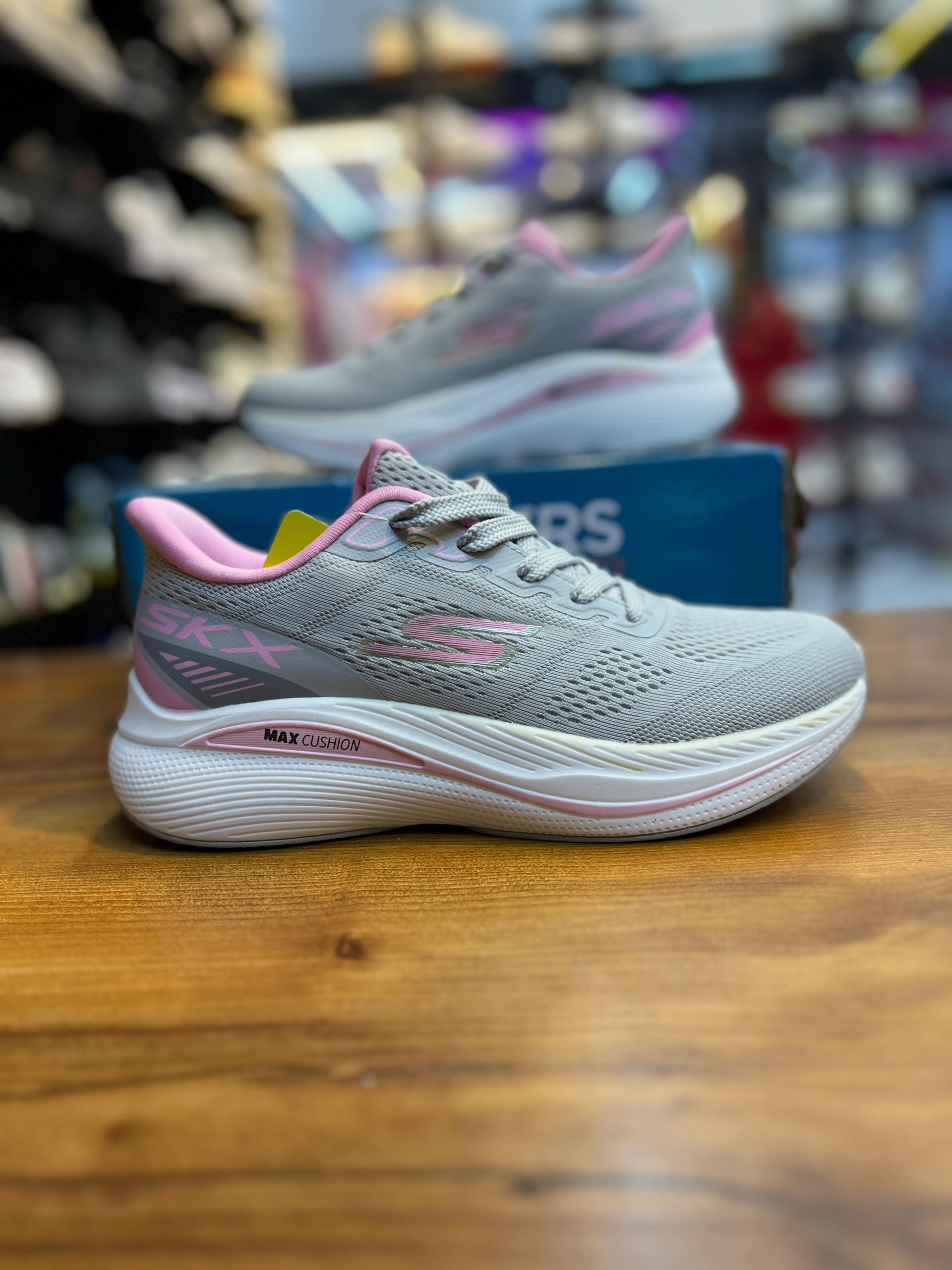 کفش اسکیچرز زنانه مکس کوشن skx راحت و سبک