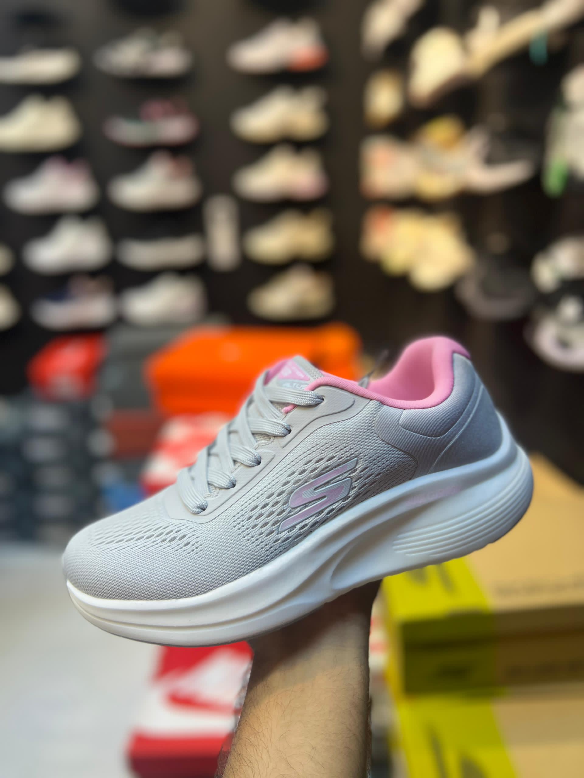 کفش اسکیچرز زنانه راحتی و سبک