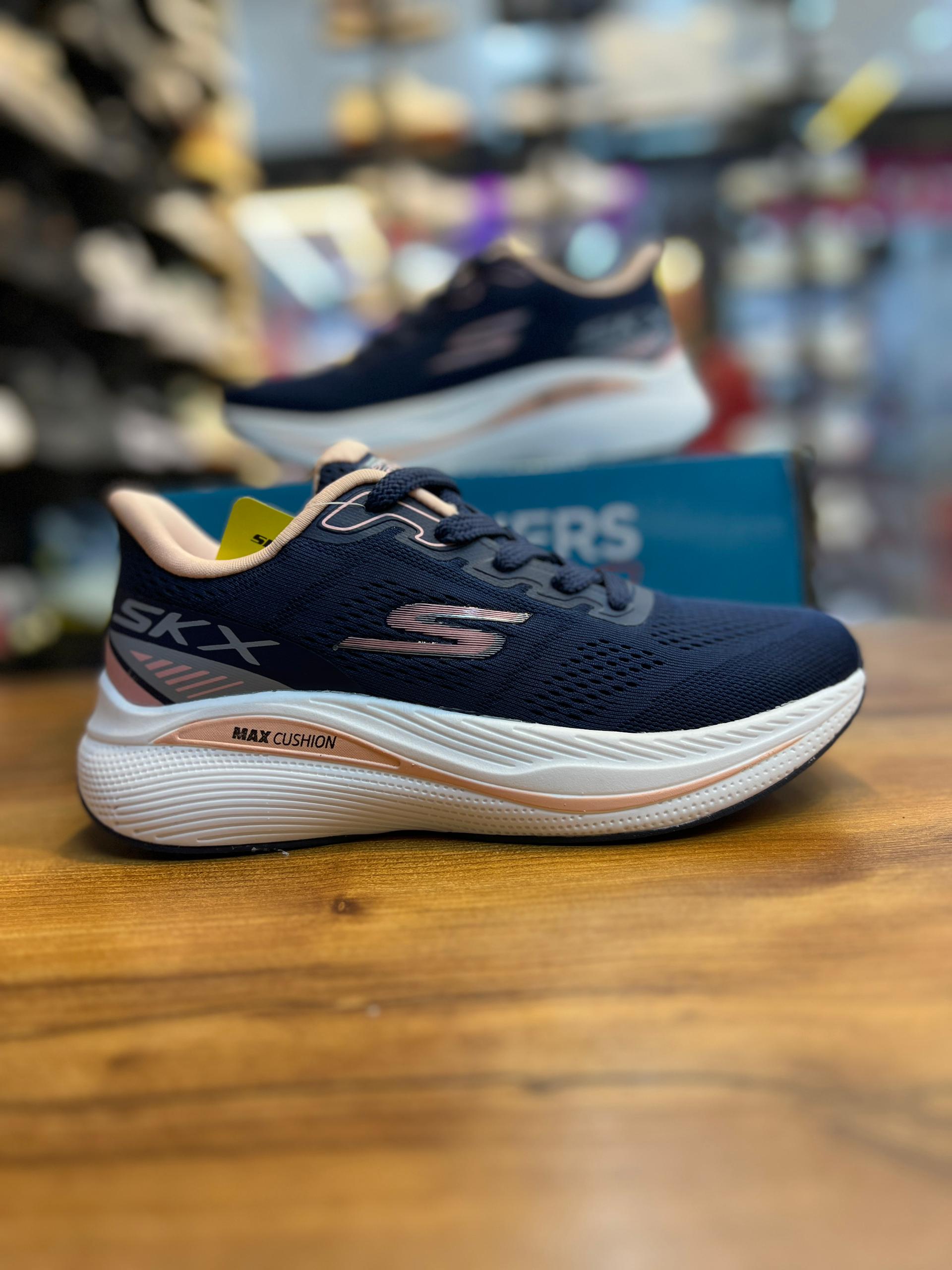 کفش اسکیچرز راحتی و سبک وارداتی محصول ویتنام مدل مکس کوشن skx