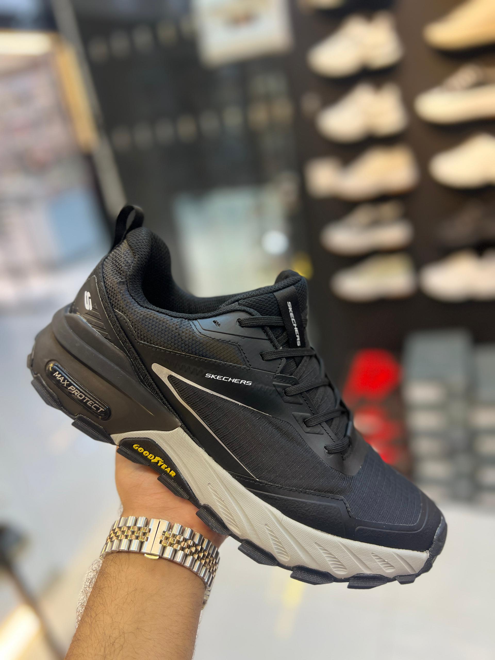 کفش اسکیچرز مکس پروتکت مخصوص پیاده روی و کوهنوردی