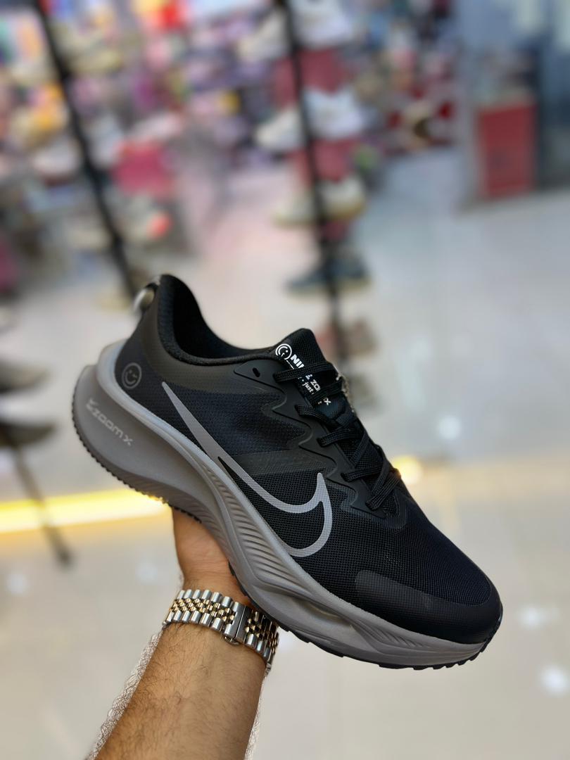 کفش اسپرت مردانه برند نایک مدل زوم ایکس zoomx لبخندی مناسب پیاده‌روی و باشگاه