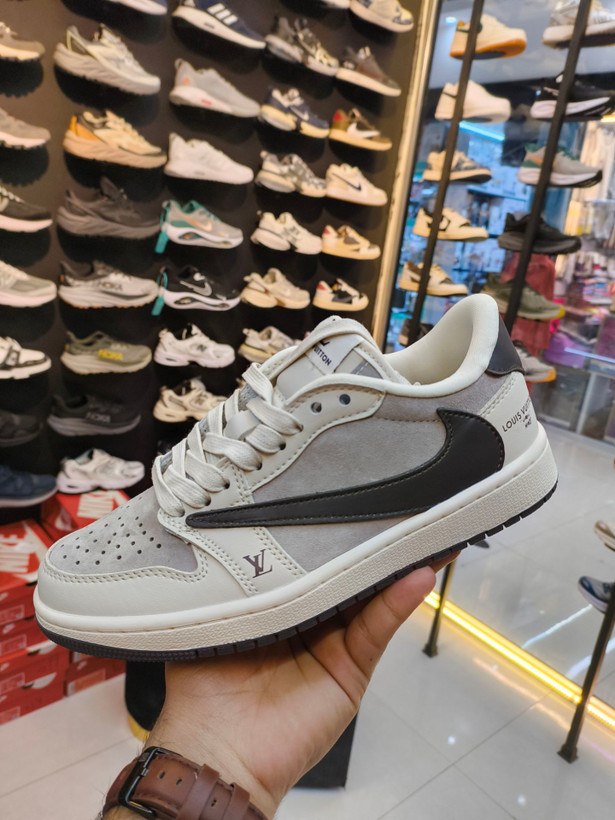 تراویس زنانه